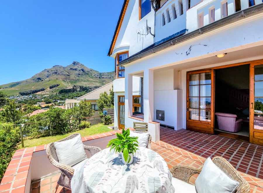 6 Bedroom Property for Sale in Oranjezicht Western Cape